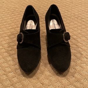 Anne Klein suede shooties
